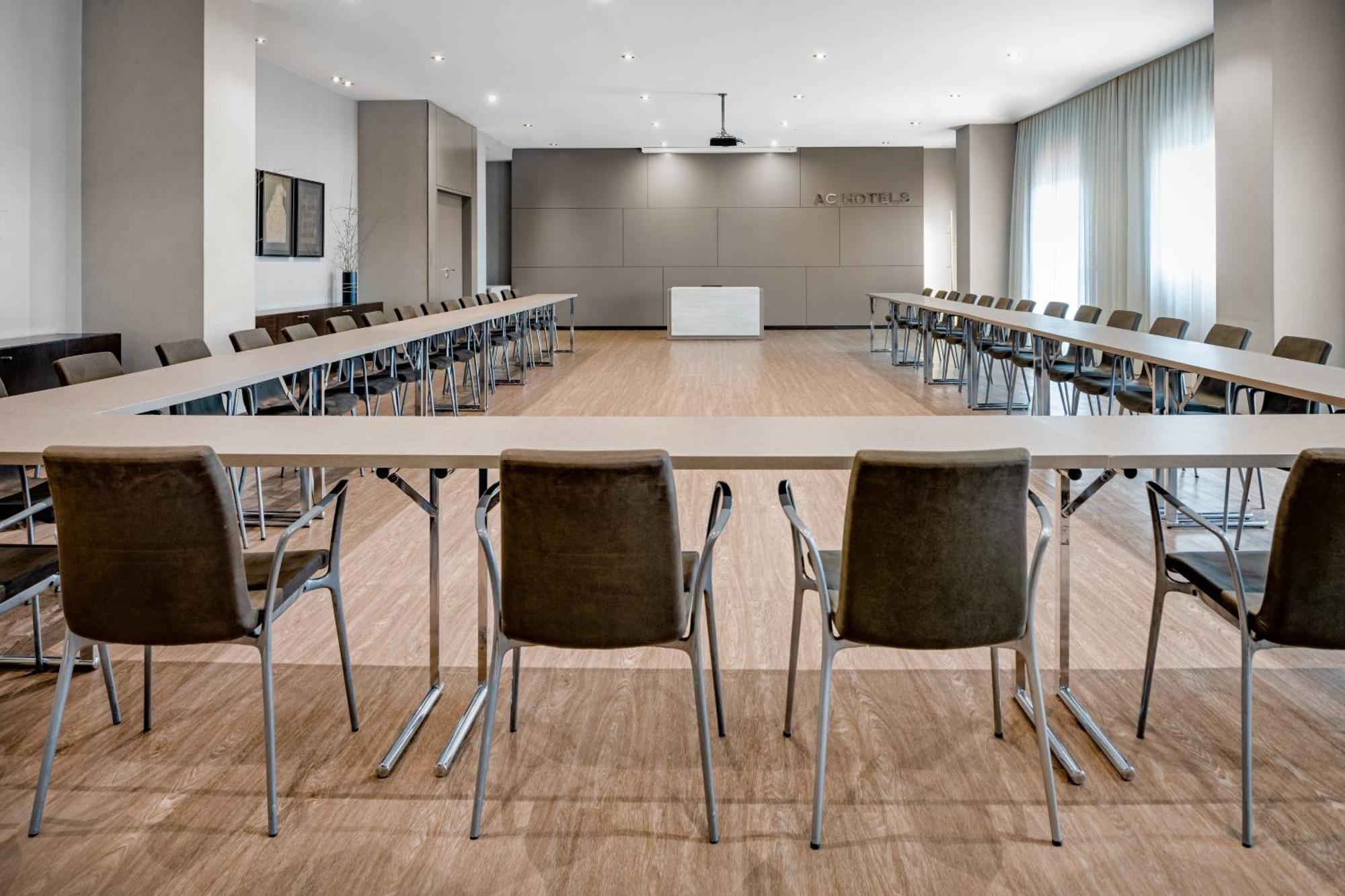 Ac Hotel Oviedo Forum By Marriott Buitenkant foto