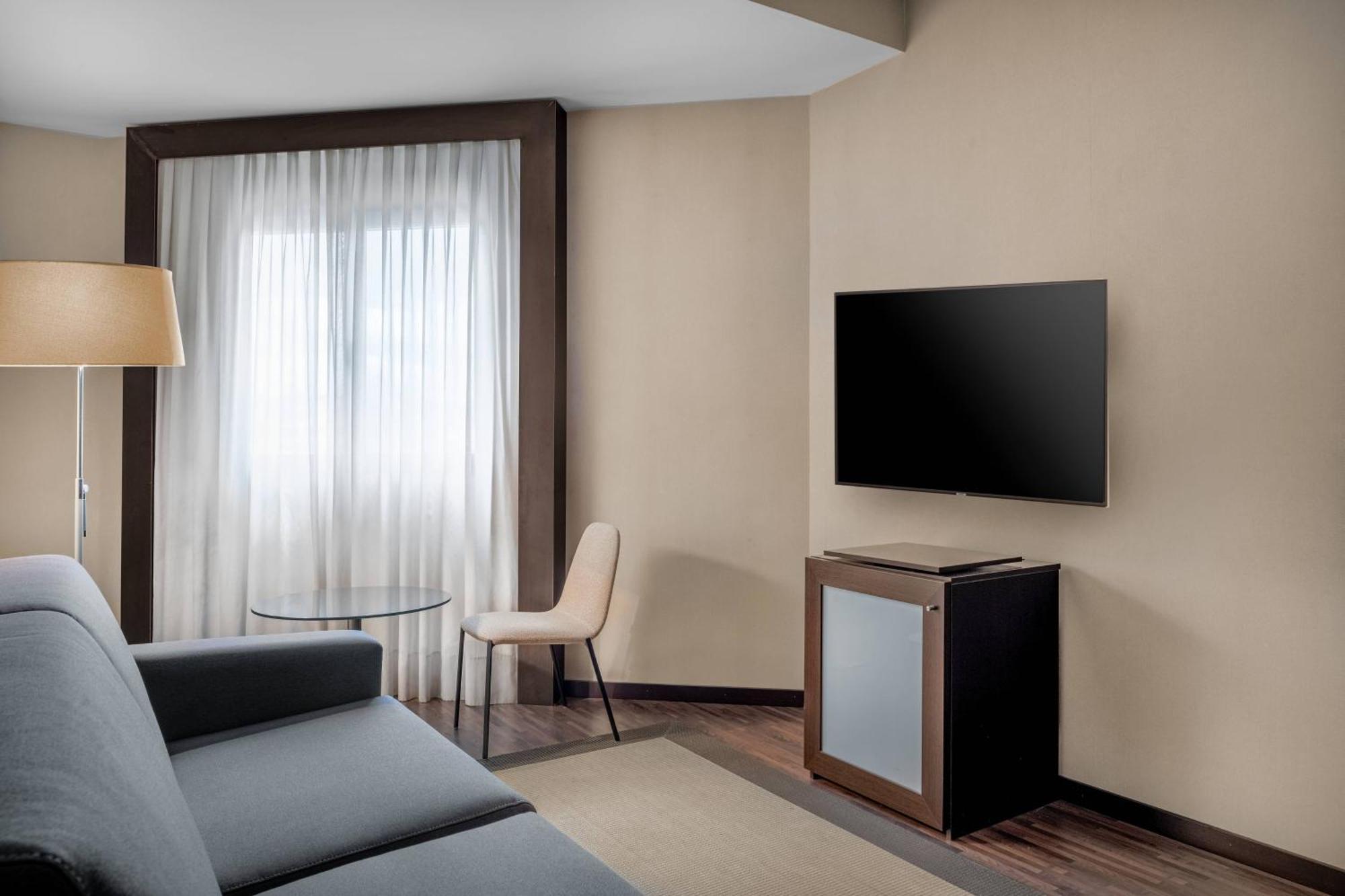 Ac Hotel Oviedo Forum By Marriott Buitenkant foto